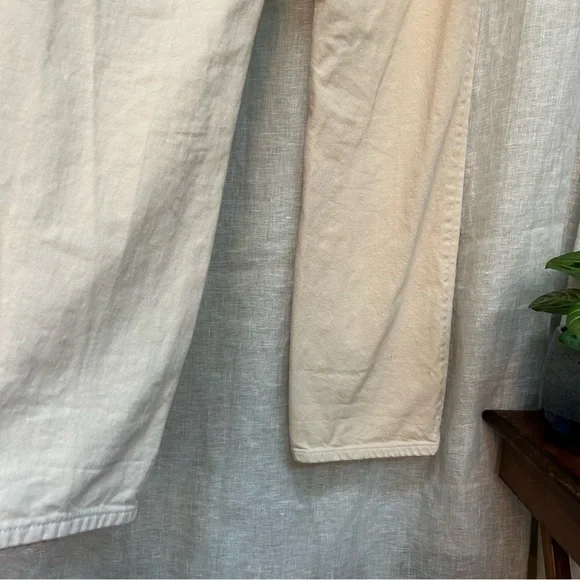 BDG High-Waisted Cowboy Jean in Cream at Urban Outfitters
BDG size 27 - Picture 7 of 16